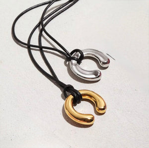 horseshoe tie necklace