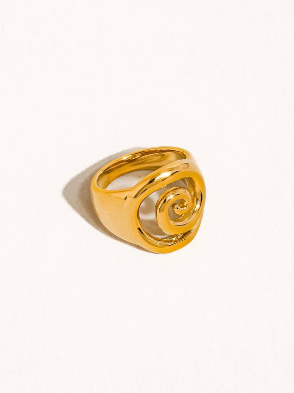 Carbon 18K Gold Non-Tarnish Twirl Ring