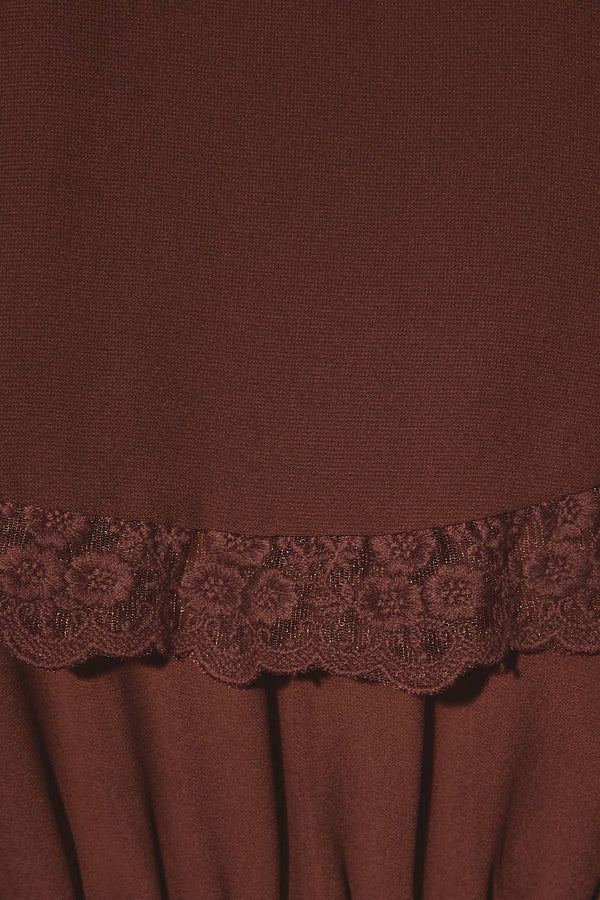 CHIFFON TOP WITH LACE DETAILING