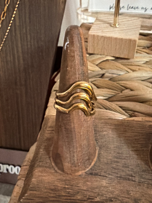 Gold wavy ring